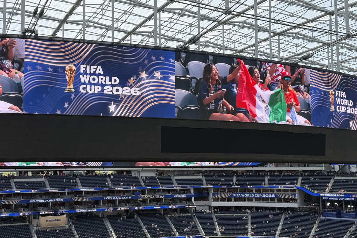 Imagini cu arena SoFi din Los Angeles