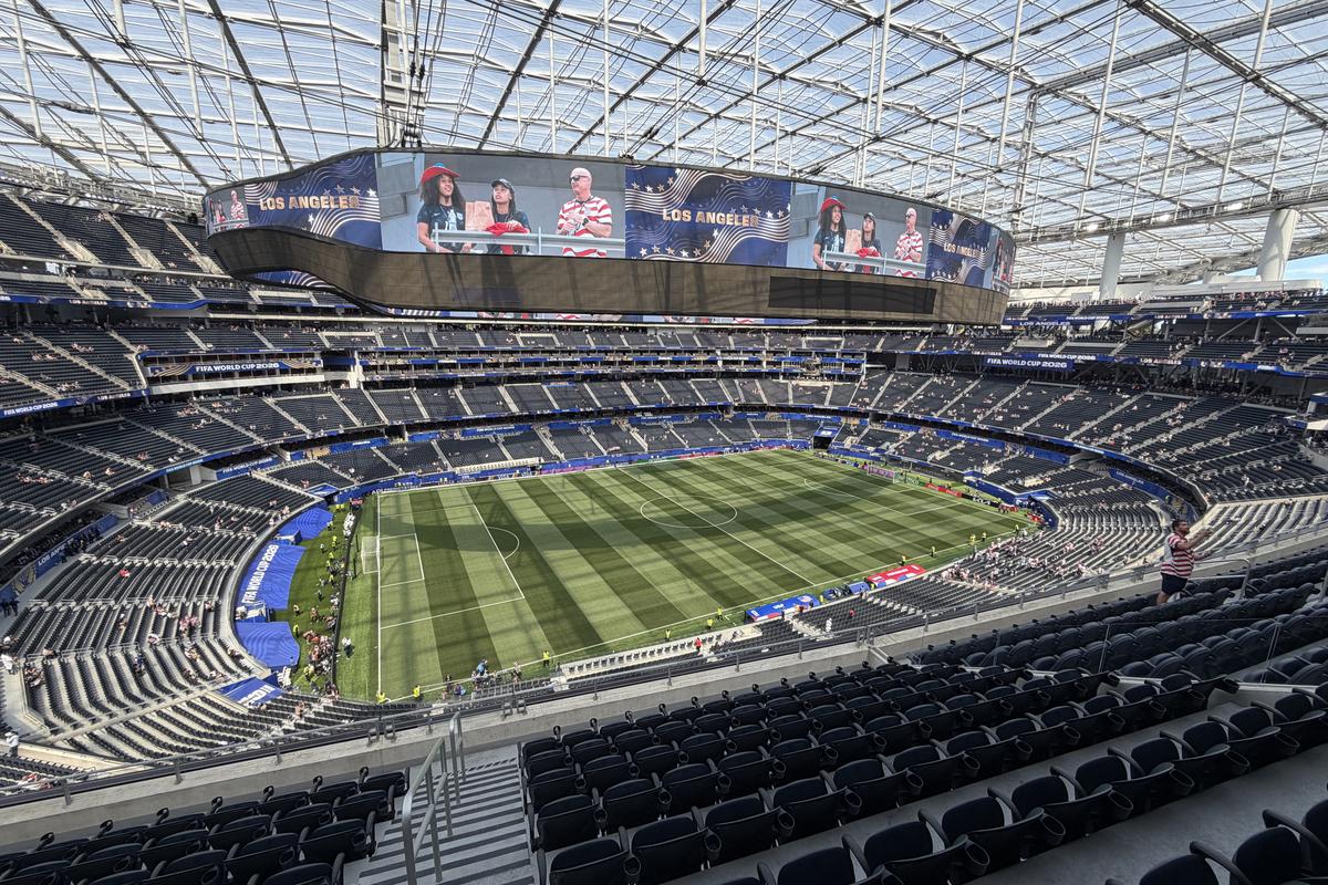 Imagini cu arena SoFi din Los Angeles