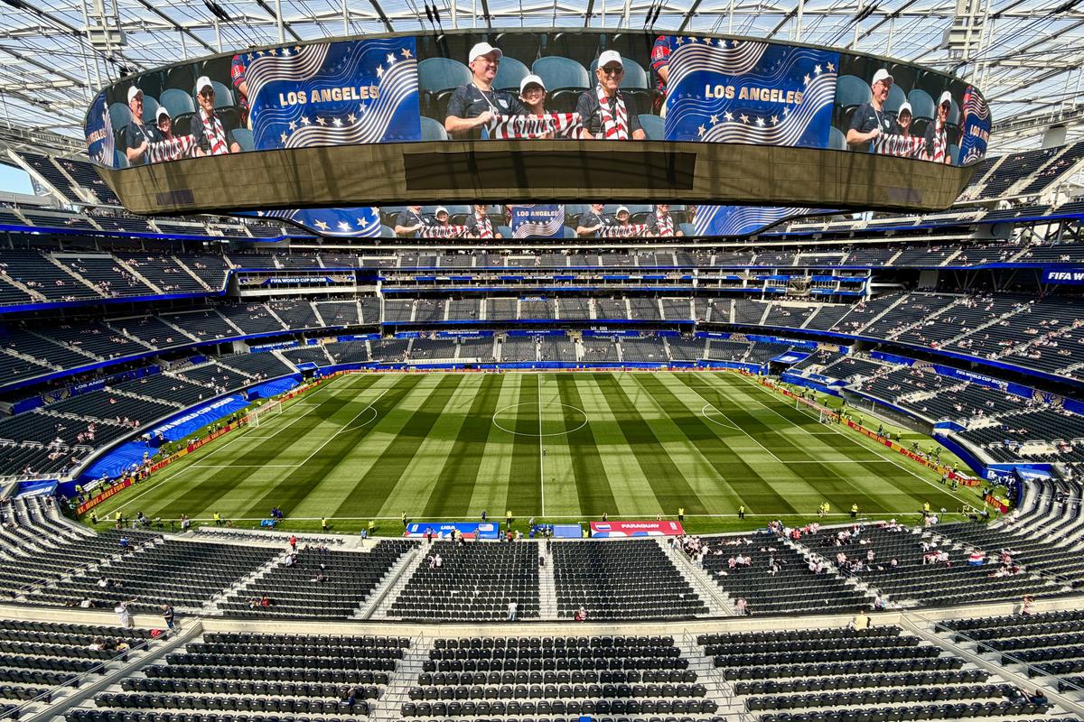 Imagini cu arena SoFi din Los Angeles