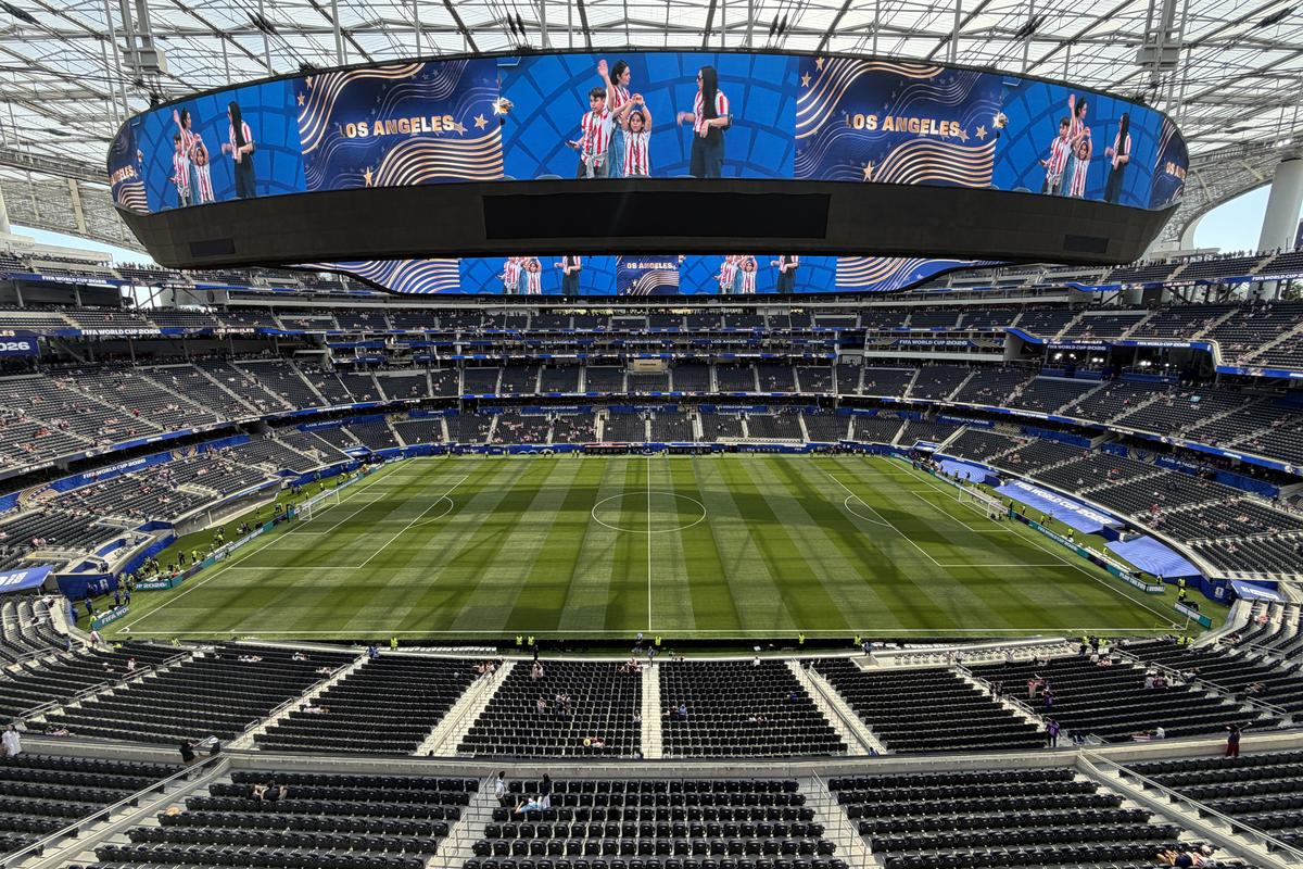 Imagini cu arena SoFi din Los Angeles