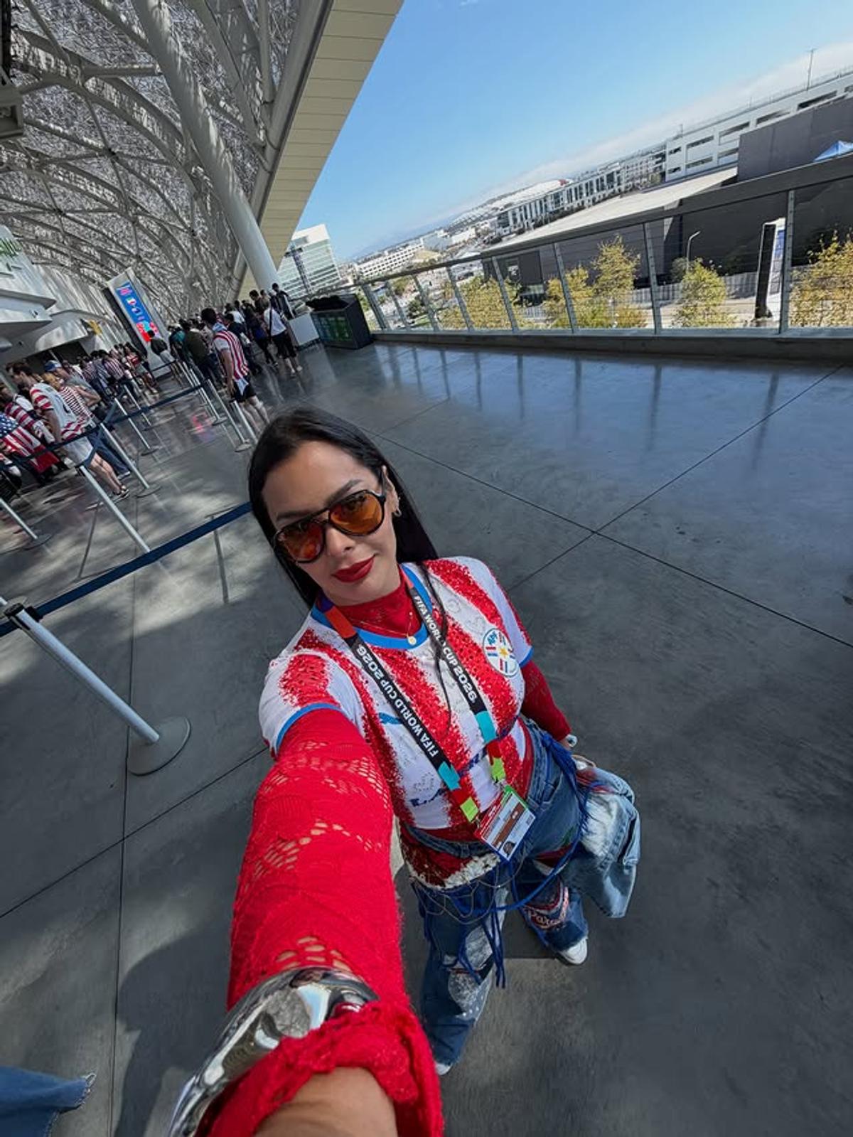 Toți o țin minte cu telefonul în decolteu, iar acum s-a întors după 16 ani! Larissa Riquelme, apariție de nerecunoscut la SUA - Paraguay