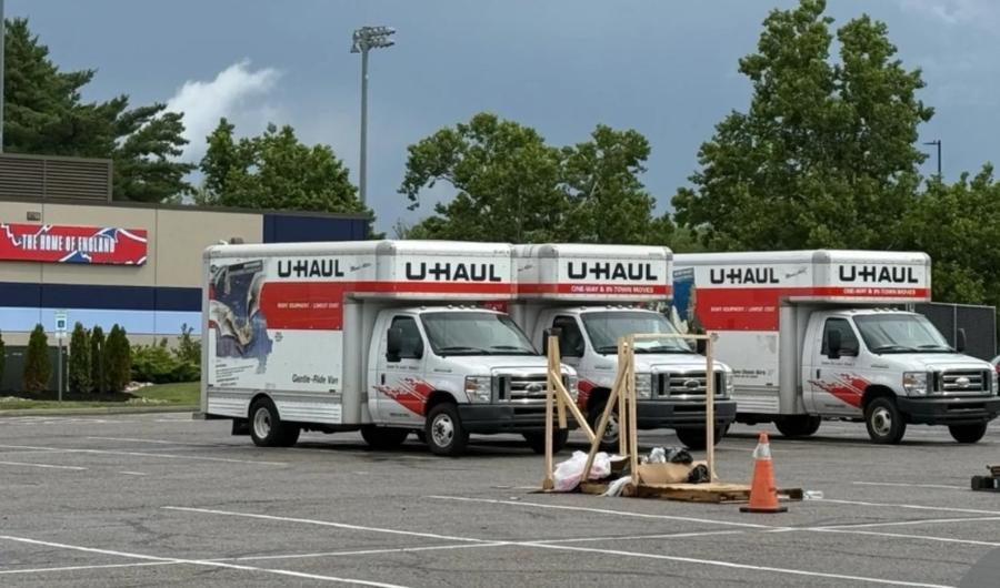 Furgonetele cu care a fost transportat tot echipamentul naționalei Angliei spre noua baza de pregătire Lovitură înainte de Cupa Mondială! Anglia a rămas fără echipament după un furt uriaș în SUA