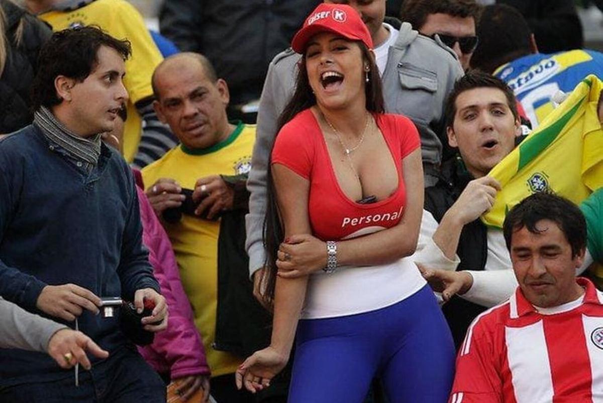 Toți o țin minte cu telefonul în decolteu, iar acum s-a întors după 16 ani! Larissa Riquelme, apariție de nerecunoscut la SUA - Paraguay