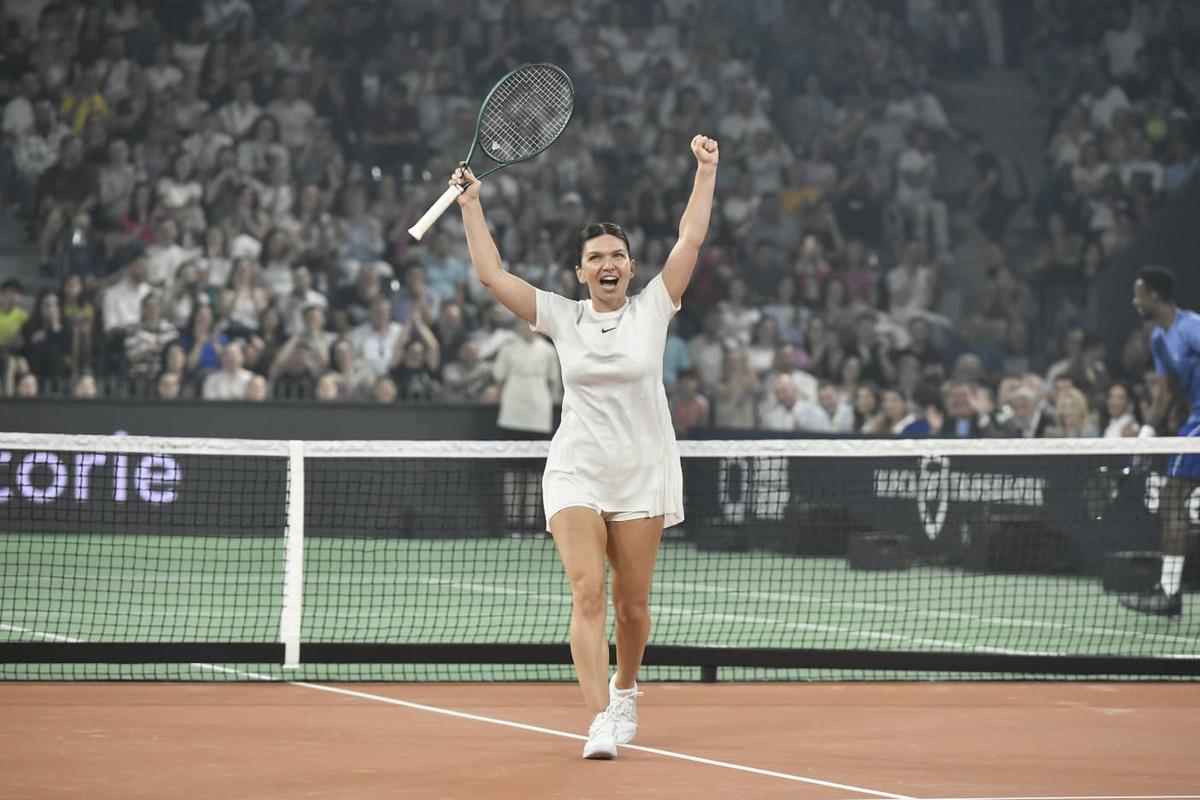Discursul Simonei Halep nu se putea încheia într-un mod mai emoționant: „Vreau să rămâneți puțin în picioare!”