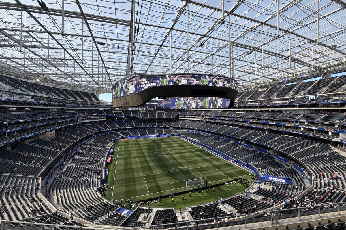 Imagini cu arena SoFi din Los Angeles