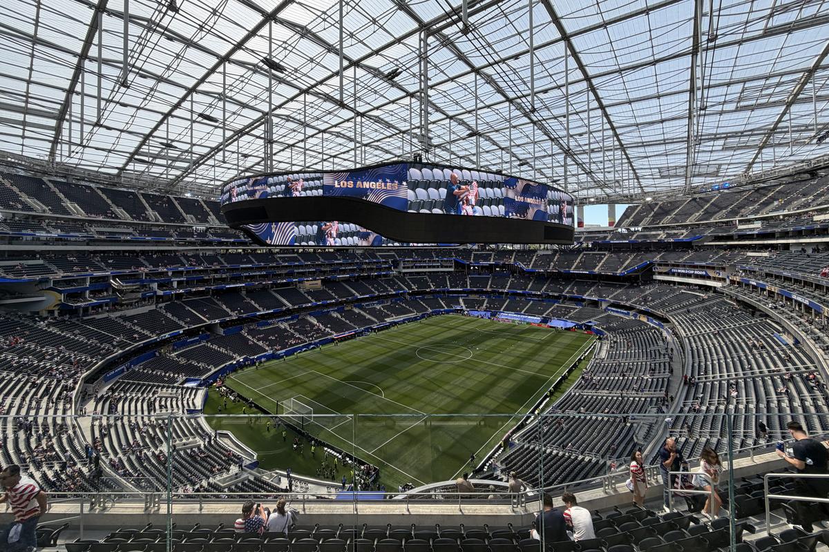 Imagini cu arena SoFi din Los Angeles