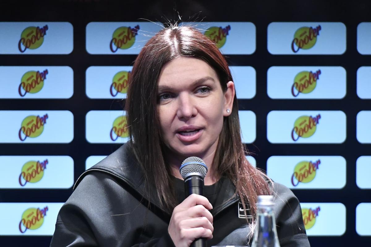 Sărutări, trandafiri și „Slava Ukraini” » Scene inedite la Cluj, în conferința de la evenimentul de retragere al Simonei Halep