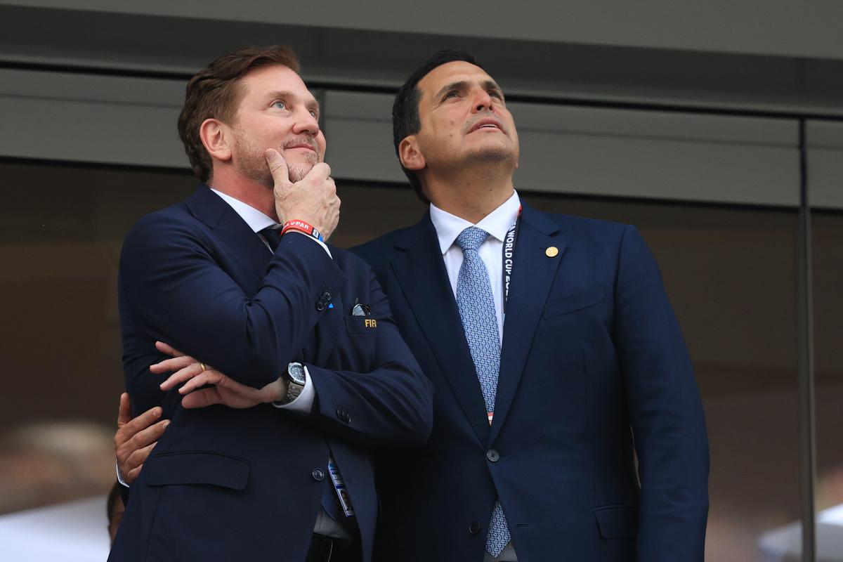 Oficialii prezenţi la meciul SUA - Paraguay 4-1