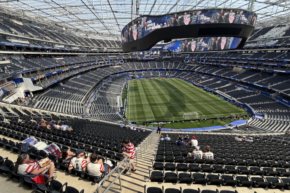 Imagini cu arena SoFi din Los Angeles
