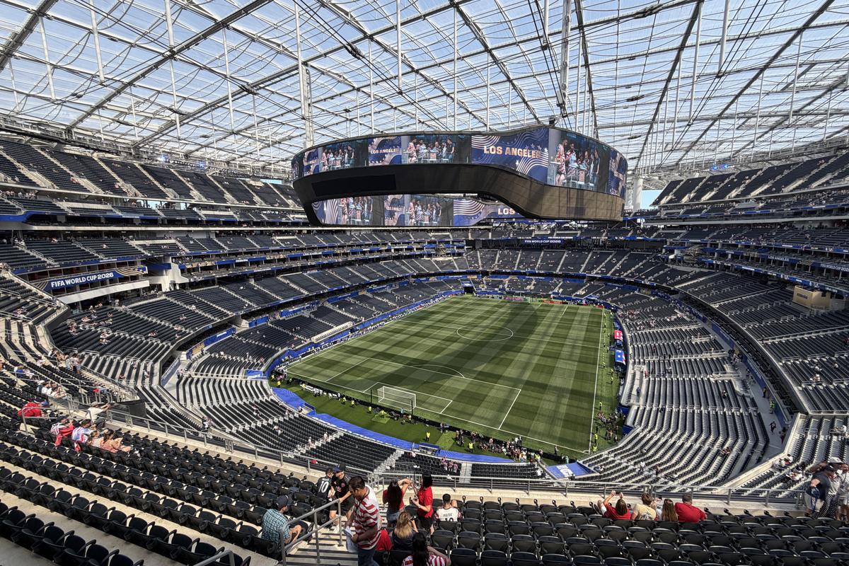Imagini cu arena SoFi din Los Angeles