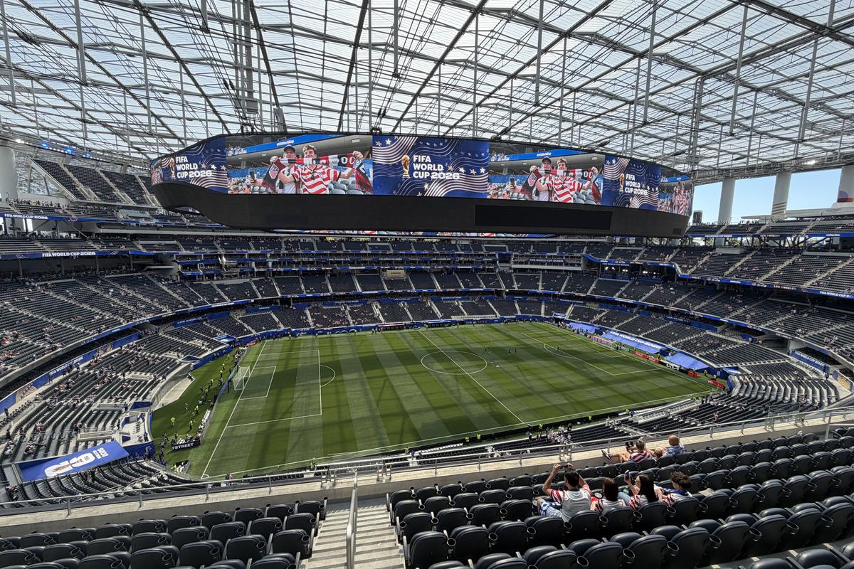 Imagini cu arena SoFi din Los Angeles