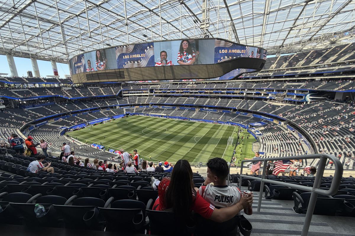 Imagini cu arena SoFi din Los Angeles