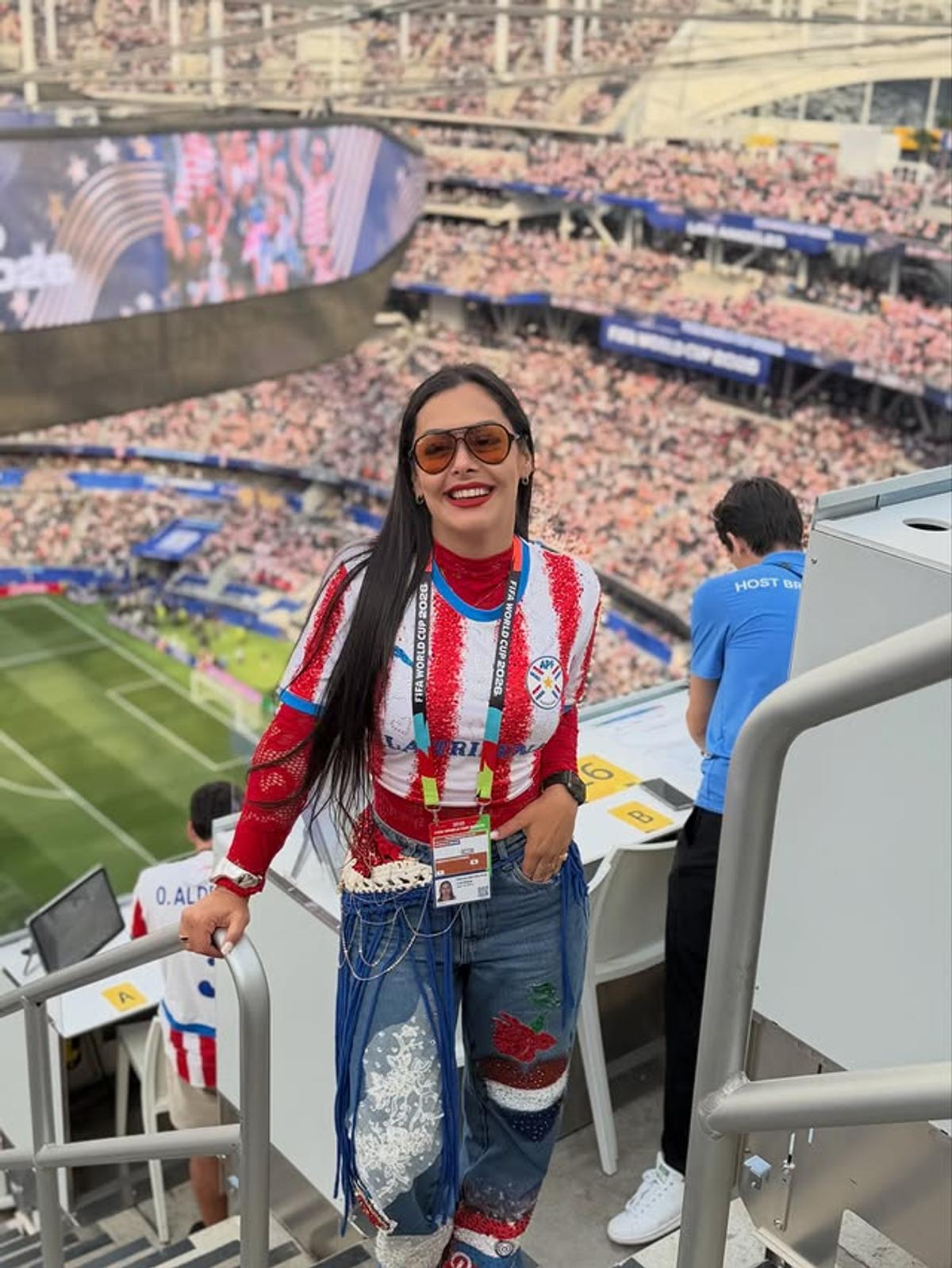 Toți o țin minte cu telefonul în decolteu, iar acum s-a întors după 16 ani! Larissa Riquelme, apariție de nerecunoscut la SUA - Paraguay