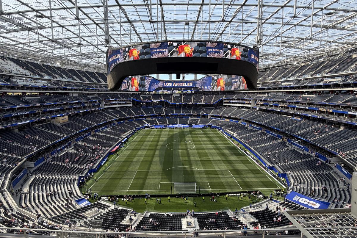 Imagini cu arena SoFi din Los Angeles