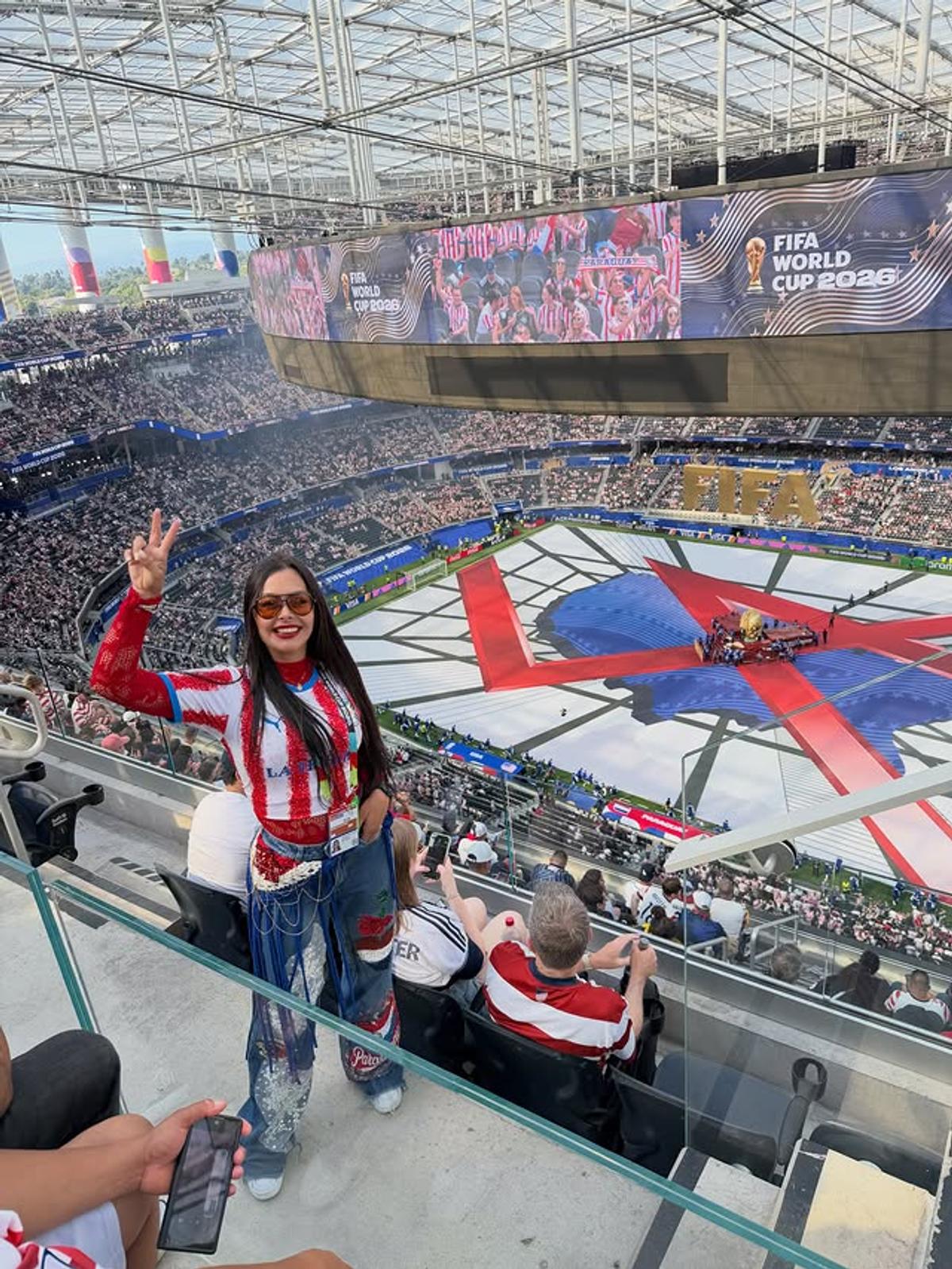 Toți o țin minte cu telefonul în decolteu, iar acum s-a întors după 16 ani! Larissa Riquelme, apariție de nerecunoscut la SUA - Paraguay