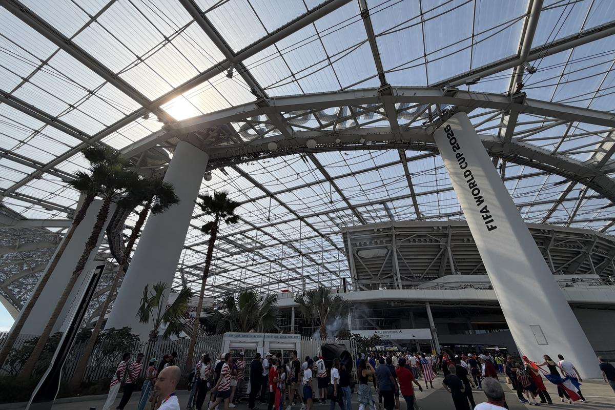 Imagini cu arena SoFi din Los Angeles