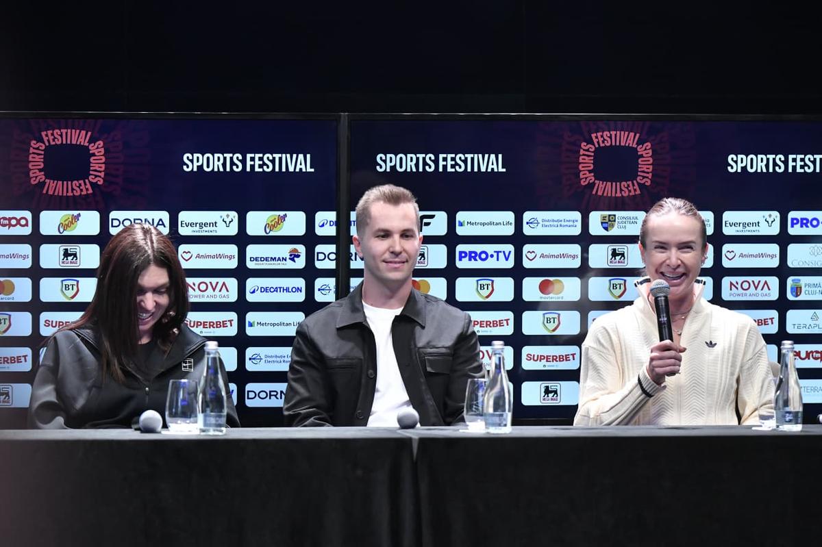 Sărutări, trandafiri și „Slava Ukraini” » Scene inedite la Cluj, în conferința de la evenimentul de retragere al Simonei Halep