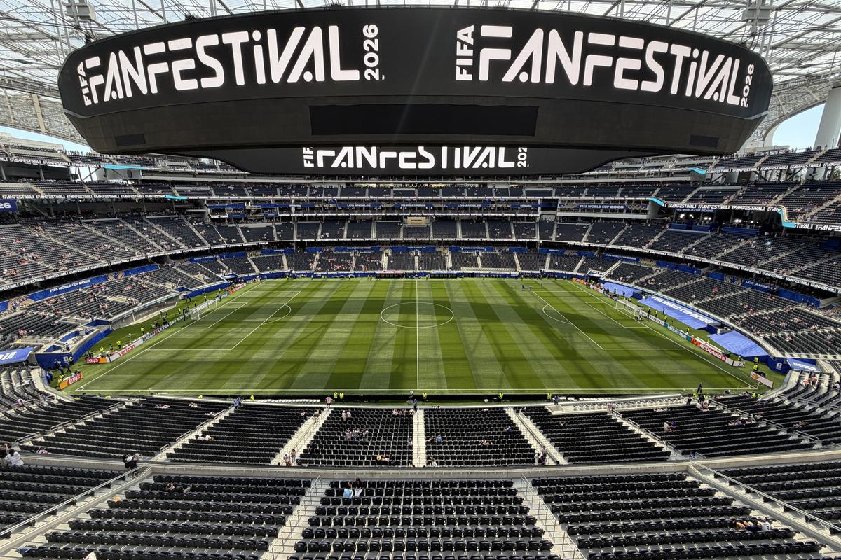 Imagini cu arena SoFi din Los Angeles