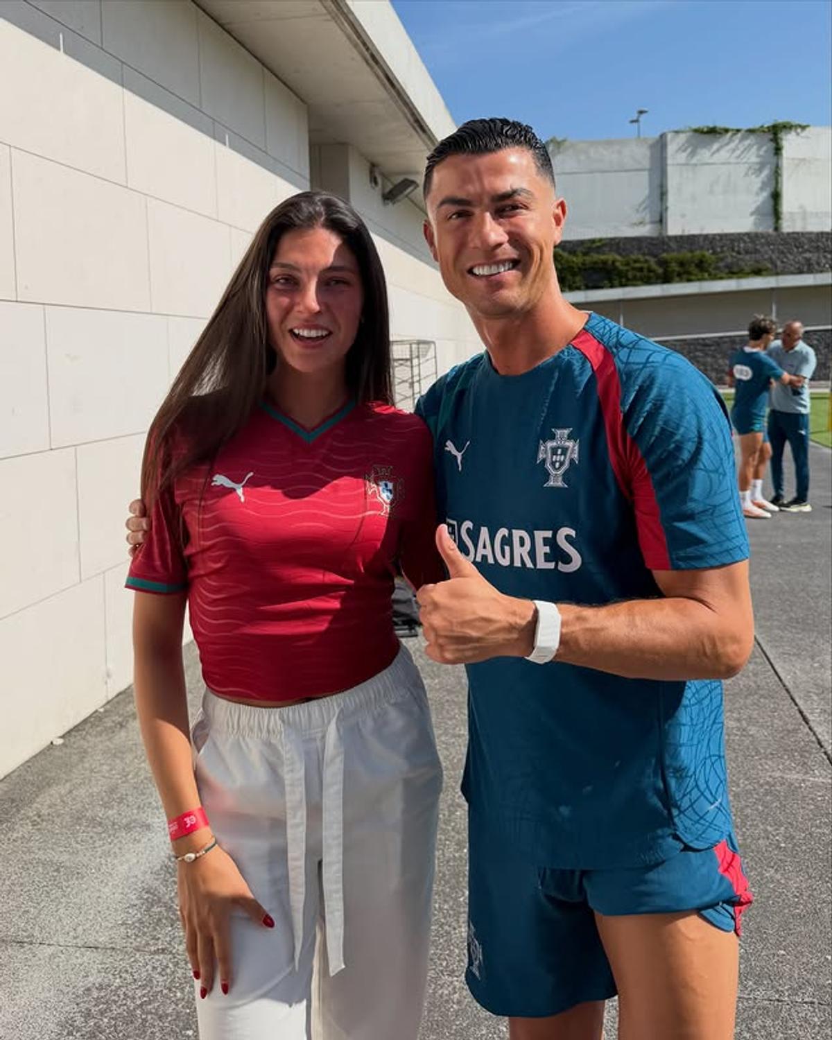 „Șterge-ți lacrimile. Ești frumoasă”. Cristiano Ronaldo a consolat-o pe influenceriță, după o întâlnire emoționantă la Mondial