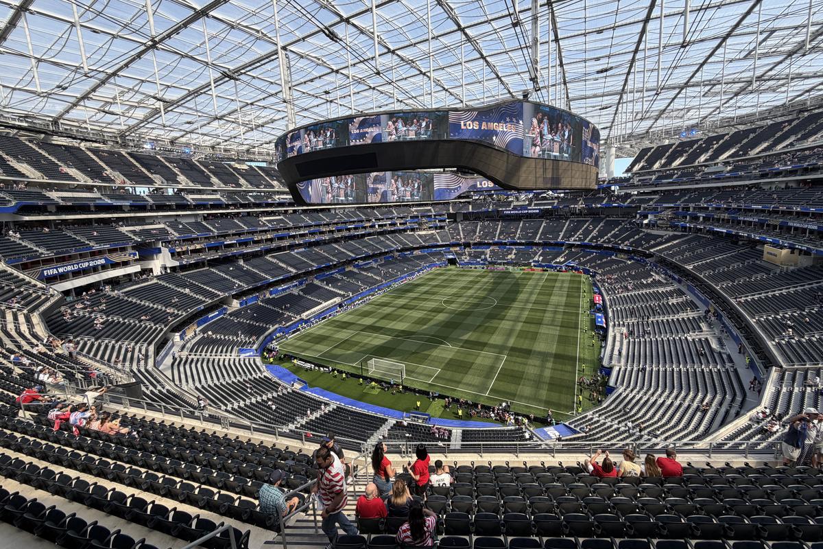 Imagini cu arena SoFi din Los Angeles
