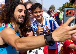 Cucurella își respectă promisiunea: „Mă gândesc unde să-l fac! Trebuie să fie vizibil... aștept idei de la colegi”