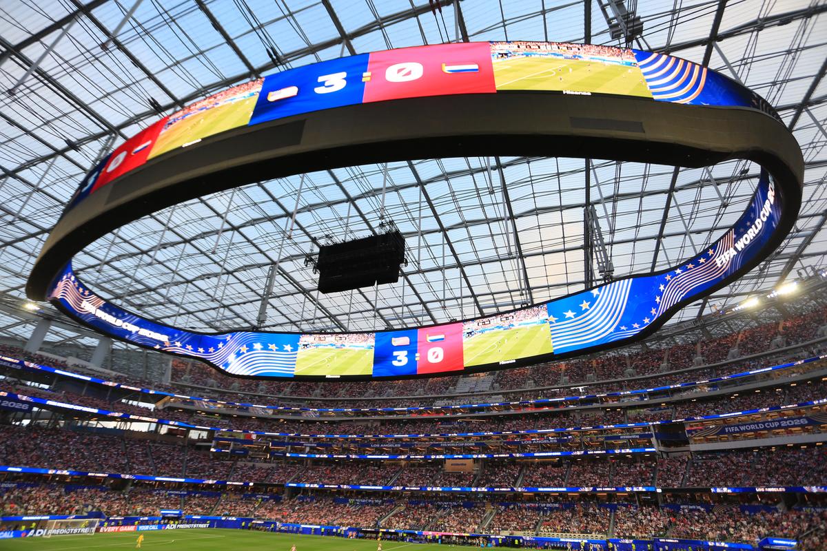 Imagini cu arena SoFi din Los Angeles