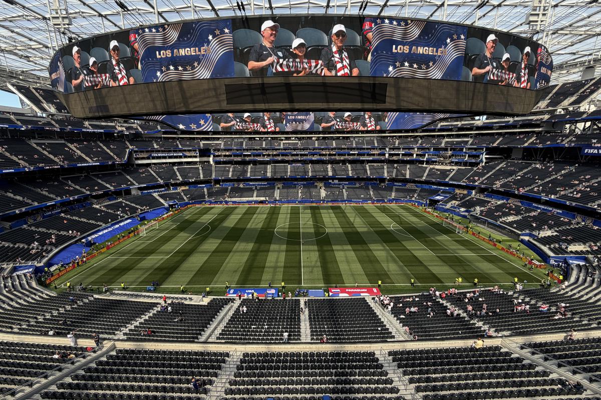 Imagini cu arena SoFi din Los Angeles
