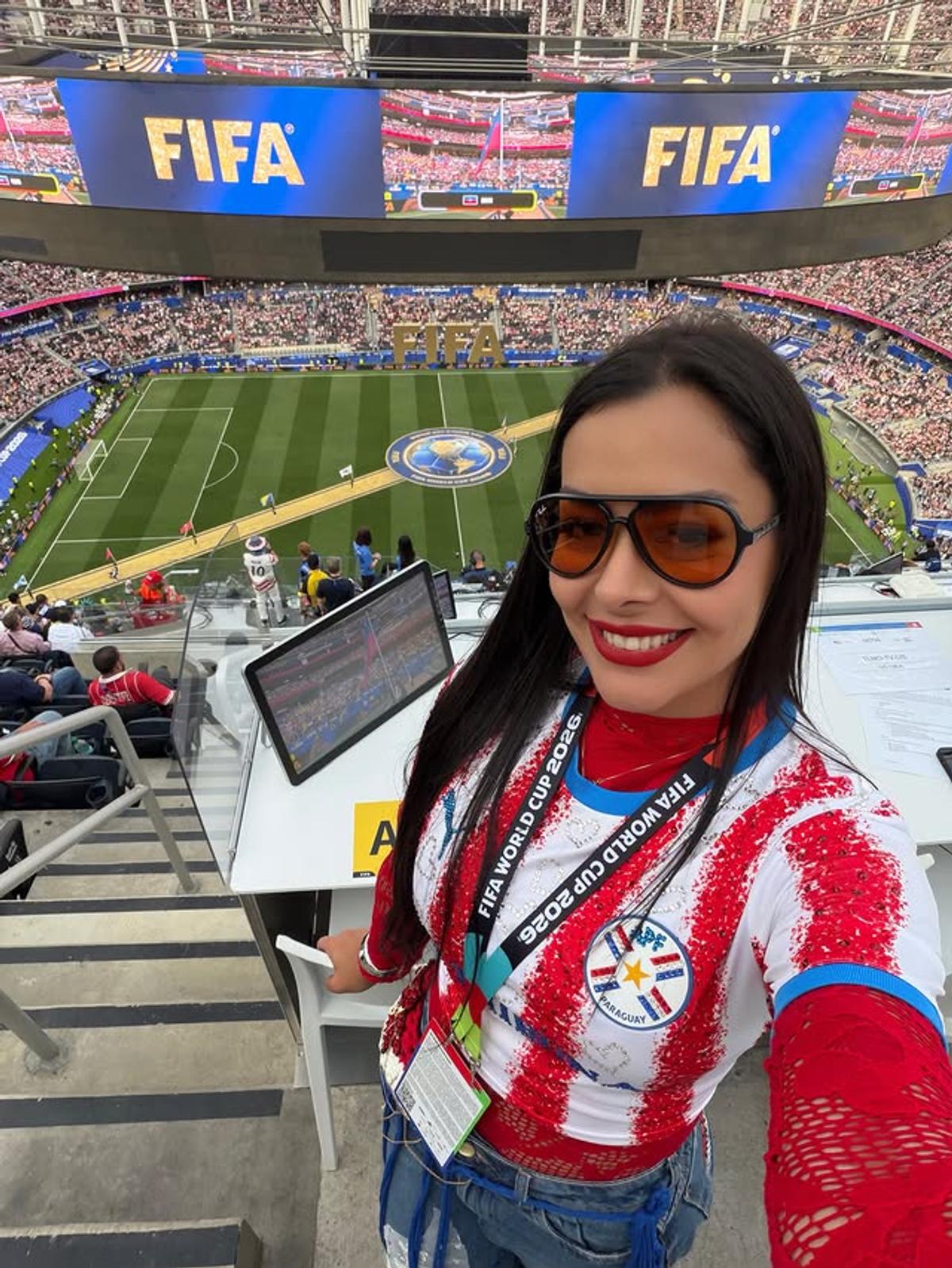 Toți o țin minte cu telefonul în decolteu, iar acum s-a întors după 16 ani! Larissa Riquelme, apariție de nerecunoscut la SUA - Paraguay
