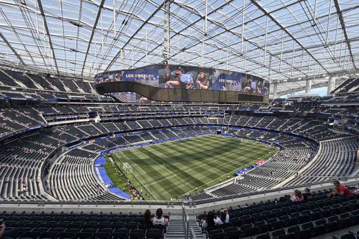 Imagini cu arena SoFi din Los Angeles