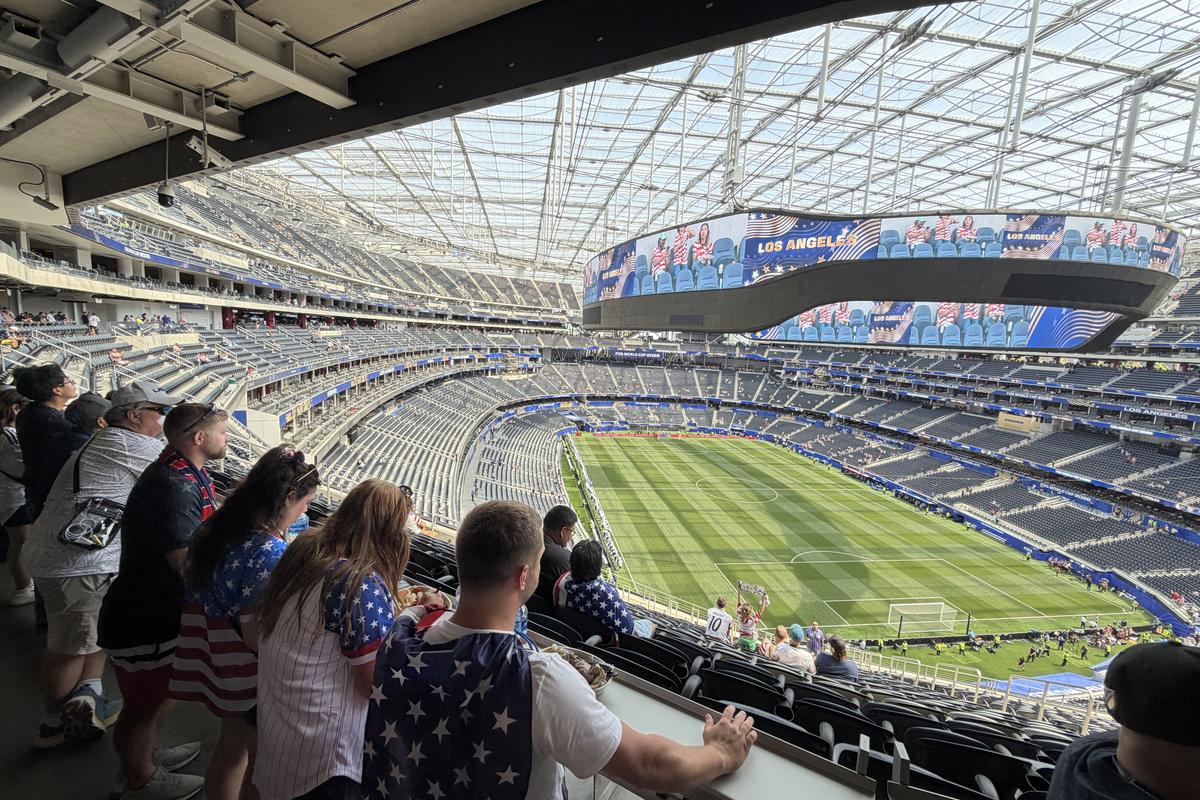 Imagini cu arena SoFi din Los Angeles