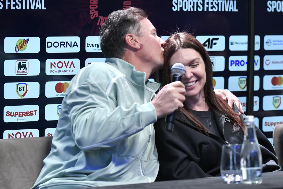 Sărutări, trandafiri și „Slava Ukraini” » Scene inedite la Cluj, în conferința de la evenimentul de retragere al Simonei Halep