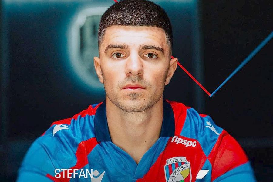 Stefan Pirgic, dorit și de FCSB, prezentat la Viktoria Plzen/ Foto: Facebook @FC Viktoria Plzen Prima înfrângere pentru MM Stoica în mercato » A refuzat-o pe FCSB și a devenit protagonistul unui transfer-record