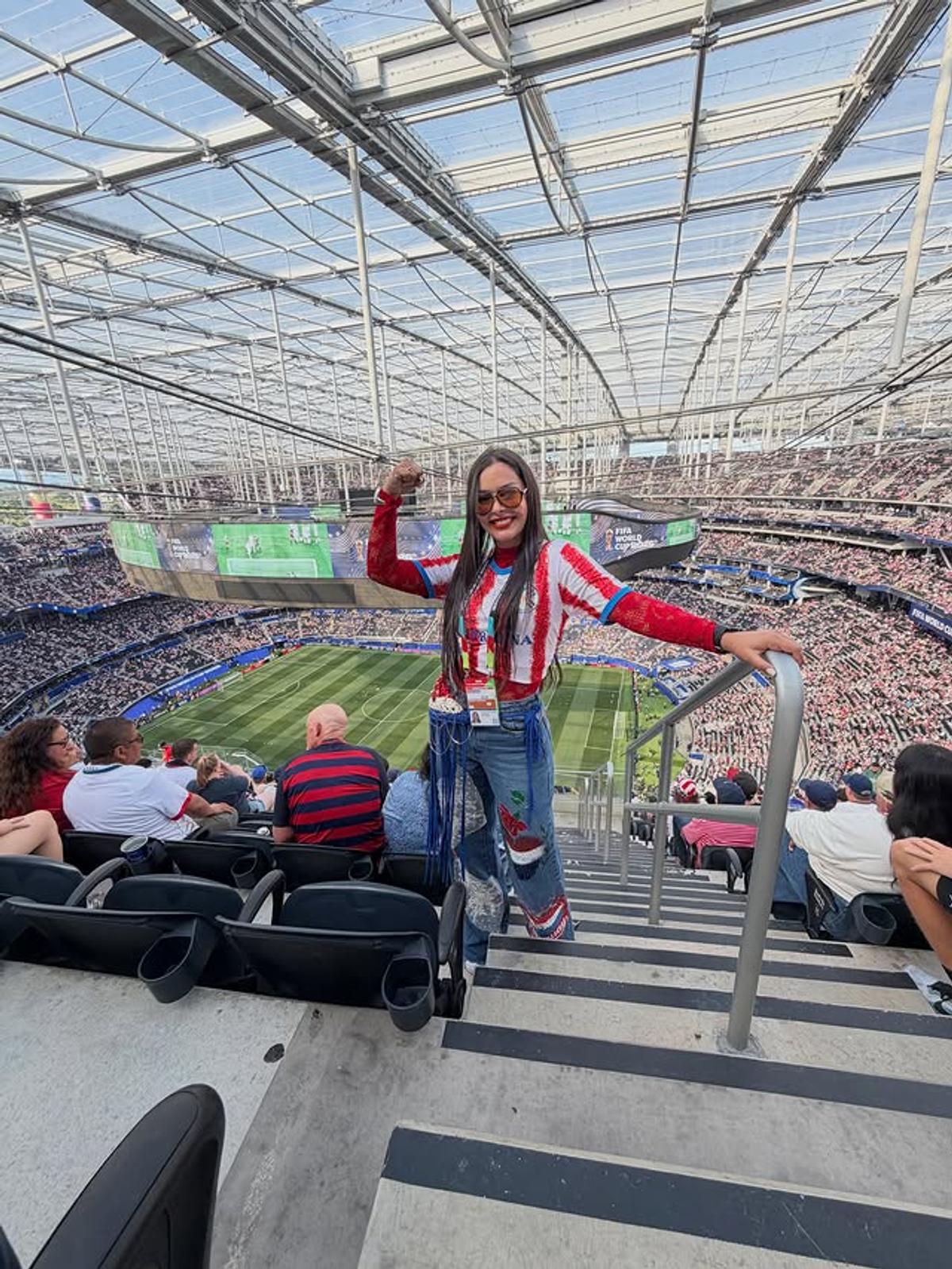 Toți o țin minte cu telefonul în decolteu, iar acum s-a întors după 16 ani! Larissa Riquelme, apariție de nerecunoscut la SUA - Paraguay