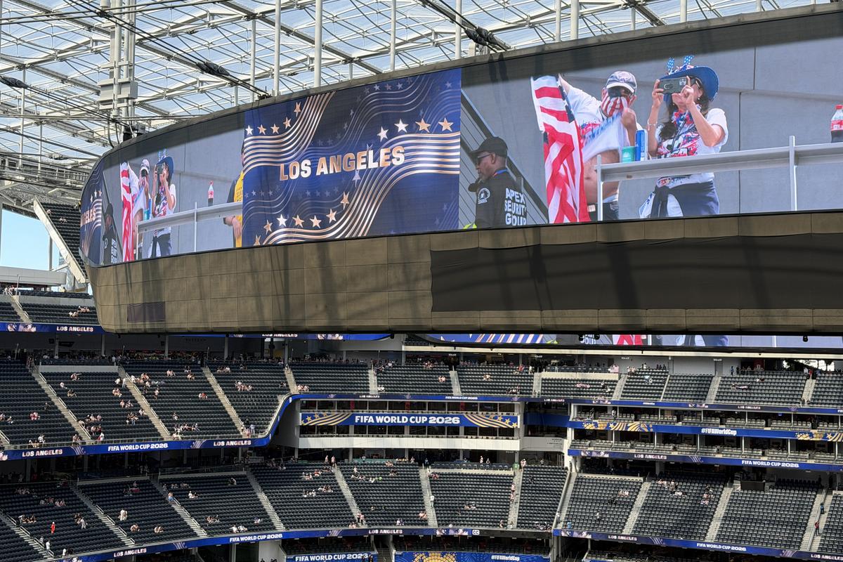 Imagini cu arena SoFi din Los Angeles