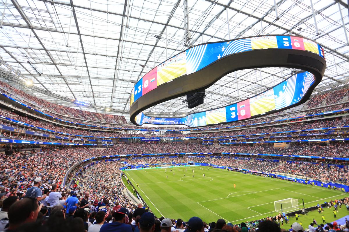 Imagini cu arena SoFi din Los Angeles
