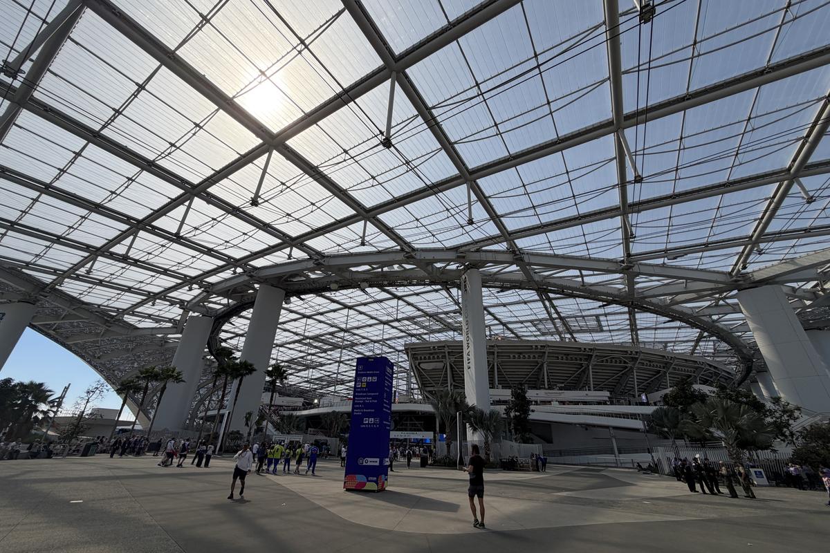 Imagini cu arena SoFi din Los Angeles