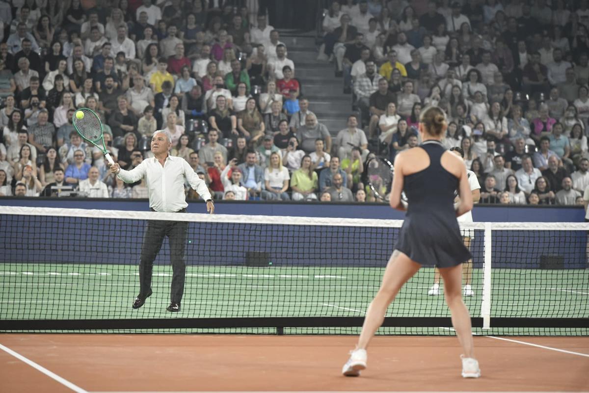 Discursul Simonei Halep nu se putea încheia într-un mod mai emoționant: „Vreau să rămâneți puțin în picioare!”