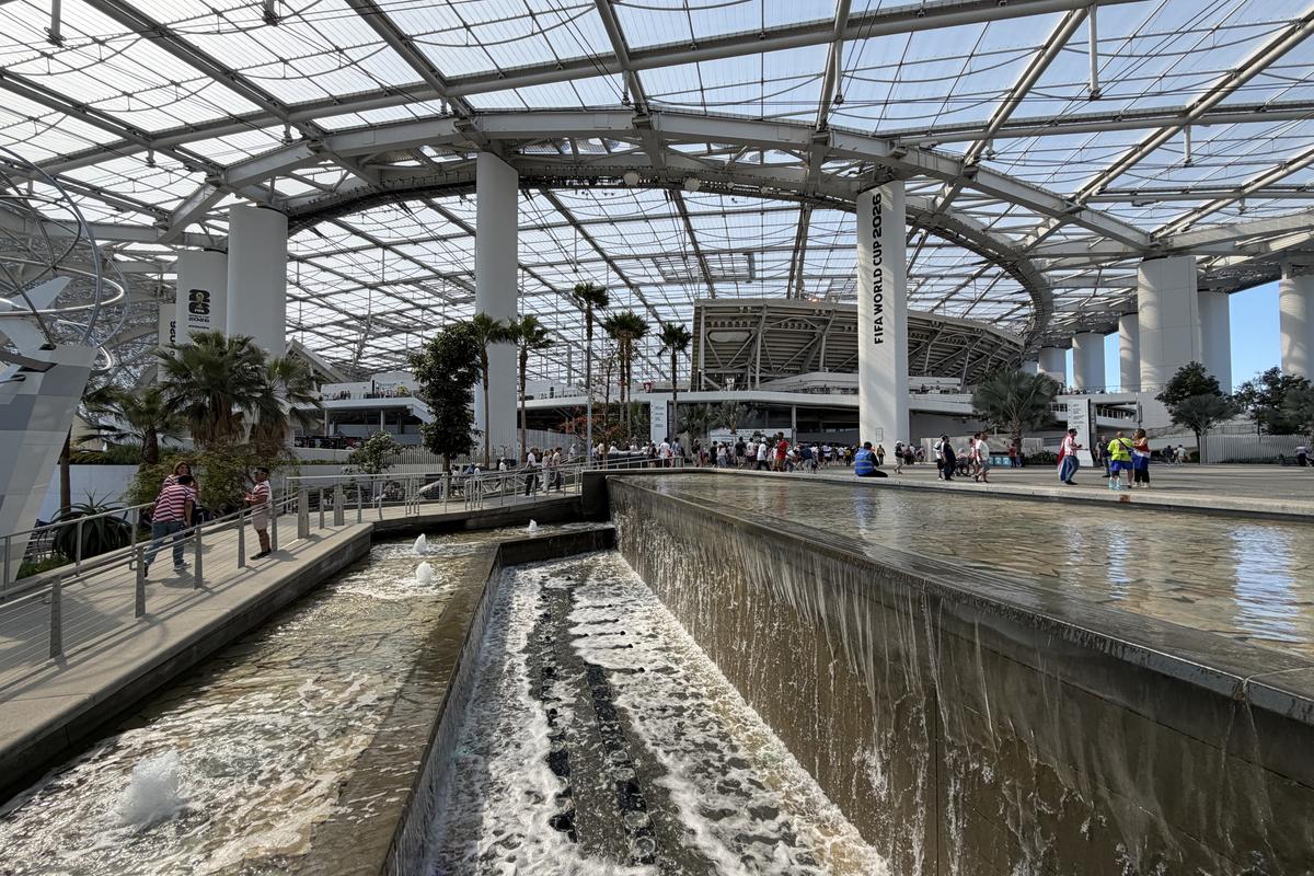 Imagini cu arena SoFi din Los Angeles