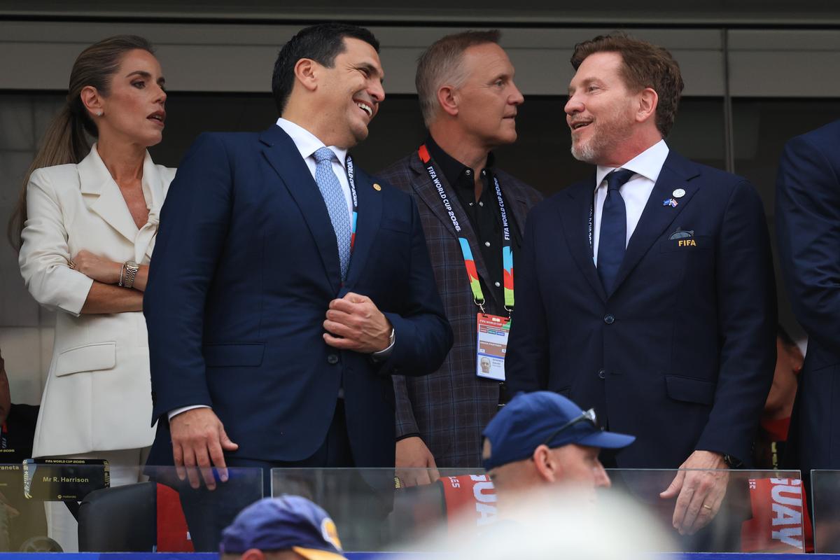 Oficialii prezenţi la meciul SUA - Paraguay 4-1