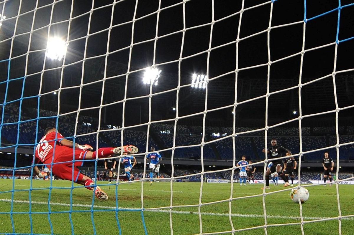 NAPOLI - AC MILAN 2-2 // FOTO Meci spectaculos în Serie A, cu 4 goluri și un „roșu” » Rezumatul VIDEO