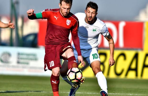 EXCLUSIV VIDEO Poveste amuzantă dintr-un vestiar de Liga 1, relatată în direct la GSP Live: „Stătea cu mâna pe apă la pauză, dura două minute să vină caldă”