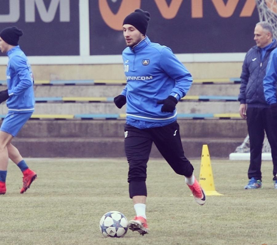 Neluț Roșu, în echipamentul lui Levski, la antrenament VIDEO Tragicomedie în direct: un campion în Liga 1 povestește conflictul cu antrenorul-bătăuș din Serie A. “Schimbați, vă rog, poza cu el! Am zis că mă duc să-l bat”