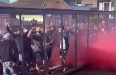 VIDEO Ultrașii lui CFR Cluj i-au așteptat pe jucători la antrenament! Imagini spectaculoase