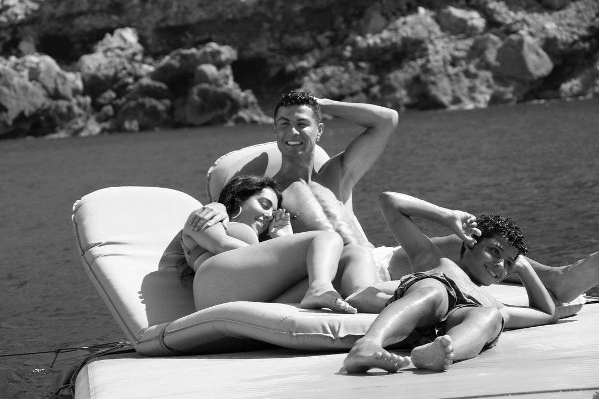 Cristiano Ronaldo uită de EURO 2020 în Mallorca » Cum arată iahtul de lux al portughezului
