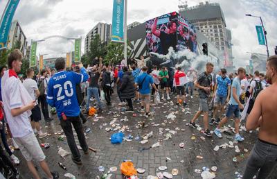 UEFA ia măsuri după incidentele de la EURO » Amendă pentru englezi + 4 capete de acuzare!