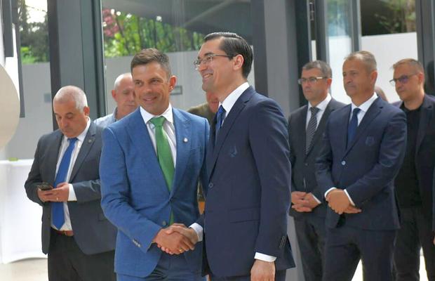 Urmează o nouă întâlnire Burleanu - Novak » Cum speră șeful FRF să-l determine pe ministru să renunțe la ordinul controversat