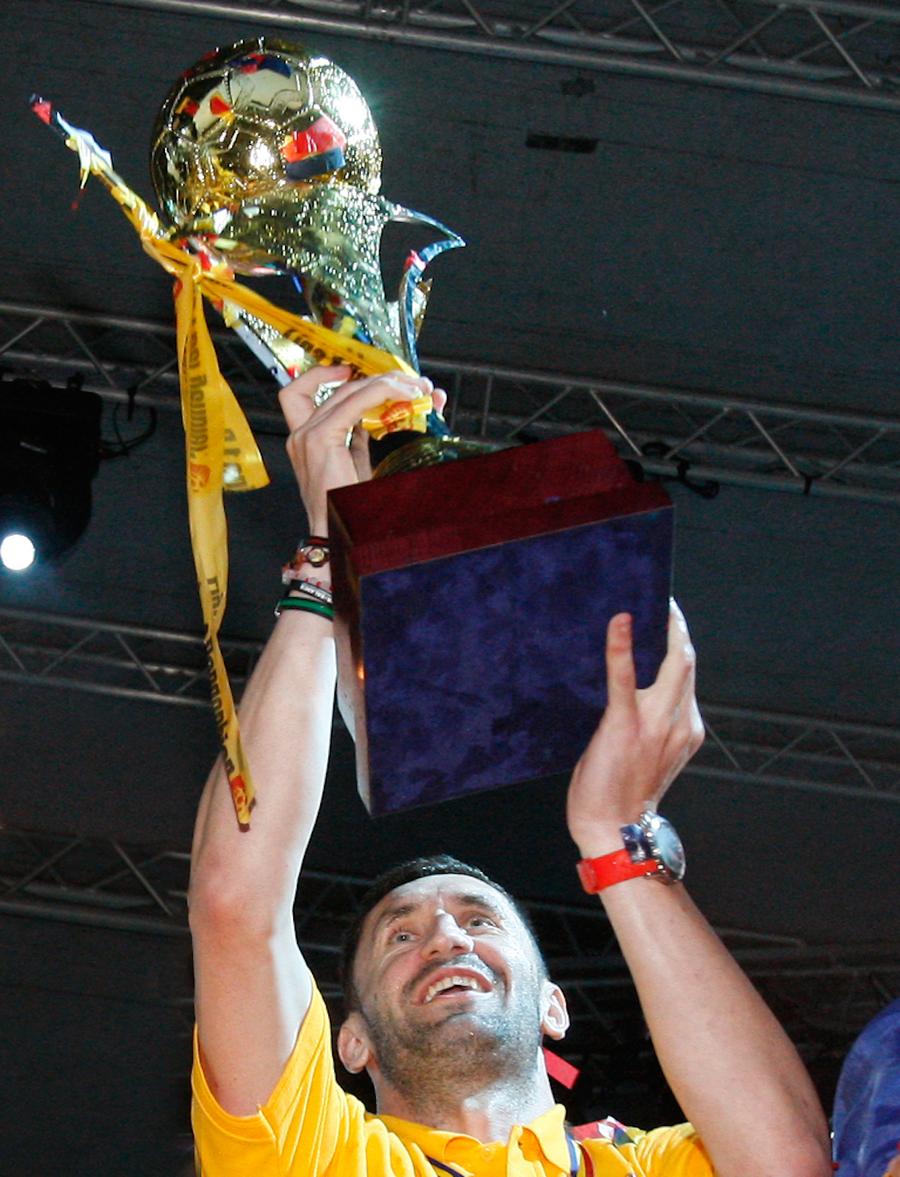 Gabriel Paraschiv, campion în Liga 1 în 2011 Dezvăluirile unui campion în Liga 1: „Cea mai mare dezamăgire a carierei a fost cu Manchester United, în Ligă. Pe teren, am fost anunțat că nu sunt în lot, m-a durut foarte tare”