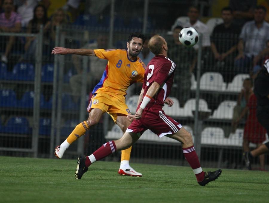 Paraschiv, în meciul România - Letonia 1-0 Dezvăluirile unui campion în Liga 1: „Cea mai mare dezamăgire a carierei a fost cu Manchester United, în Ligă. Pe teren, am fost anunțat că nu sunt în lot, m-a durut foarte tare”