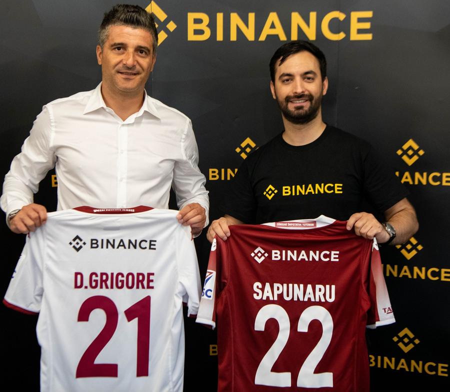 Așa arată tricourile de joc ale Rapidului pentru acest sezon // sursă foto: Facebook @ FC Rapid 1923 Sponsorul care plătește 500.000 de euro Rapidului, zguduit de un scandal de proporții » Prima reacție a clubului