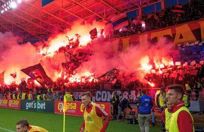 Forțele de ordine i-au băgat în ședință pe ultrașii Stelei! Mesaj clar înainte de FCSB - Dinamo